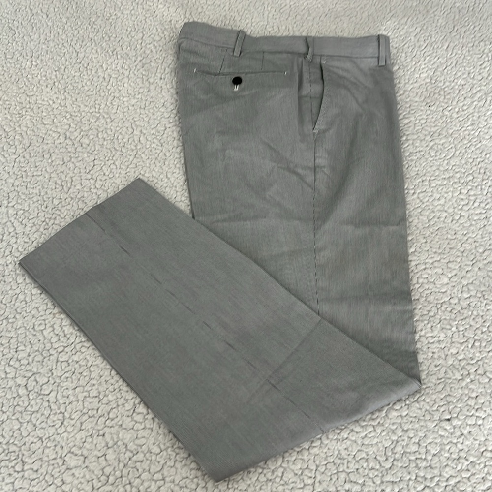 Uniqlo Men's Gray Dress Pants
